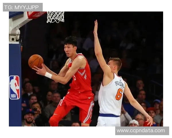 周琦加盟火箭首次出现NBA赛场，引发球迷热议